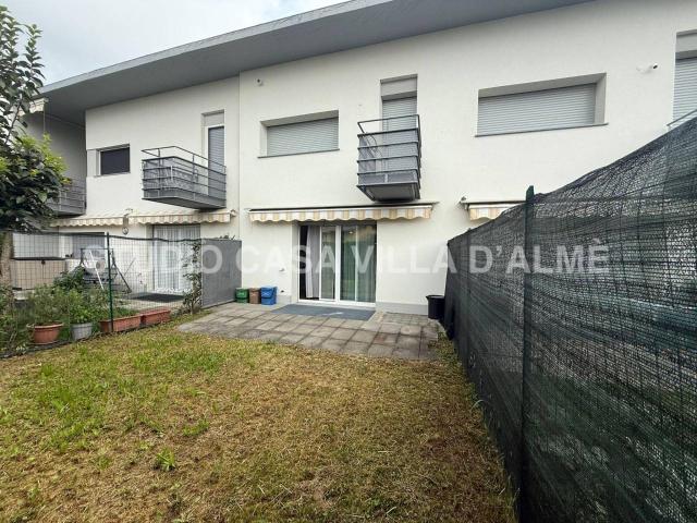 Villa Schiera in vendita a Seriate, Lombardia