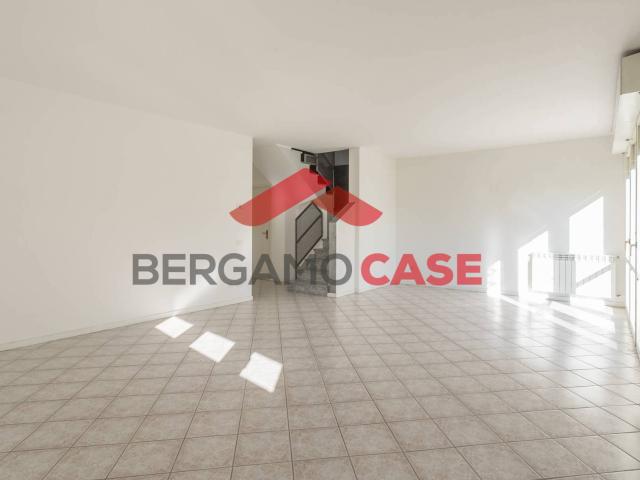 Villa Indipendente in vendita a Seriate, Lombardia
