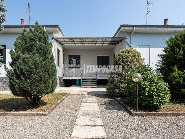 Villa Schiera in vendita a Solaro, Lombardia