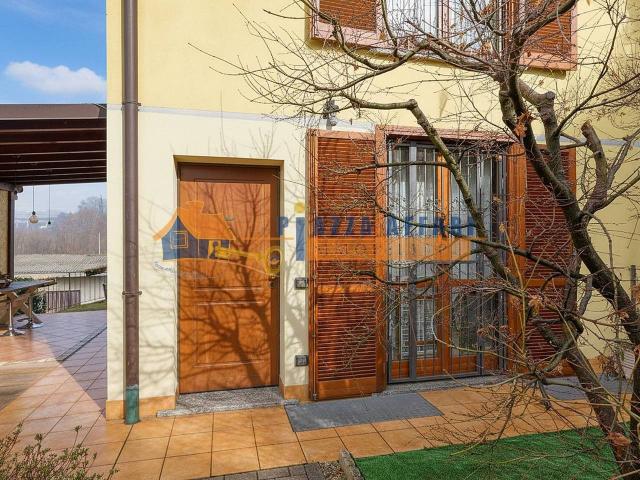 Villa Schiera in vendita a Monte, Solbiate Arno
