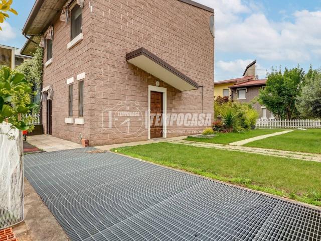 Villa Schiera in vendita a Mezzana, Somma Lombardo