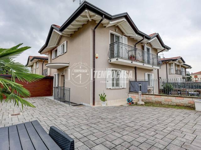 Villa Schiera in vendita a Mezzana, Somma Lombardo