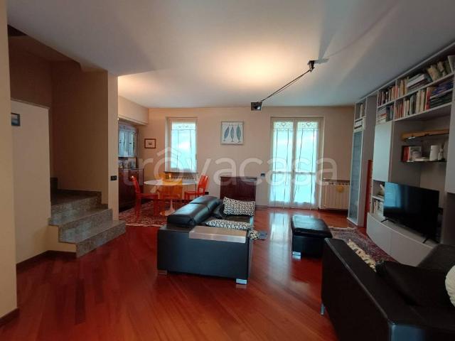 Villa Schiera in vendita a Curnasco, Treviolo