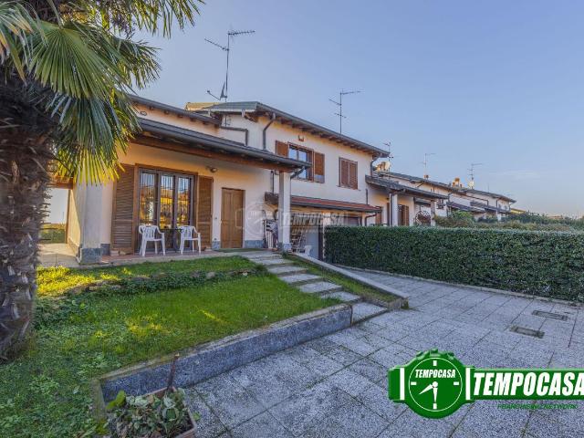 Villa Schiera in vendita a Trovo, Lombardia