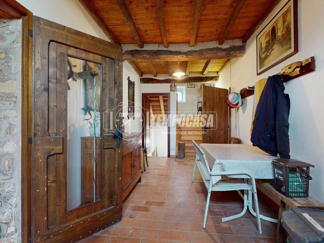 Villa Schiera in vendita a Unione dei comuni Valli del Reno, Lavino e Samoggia, Reggio Emilia