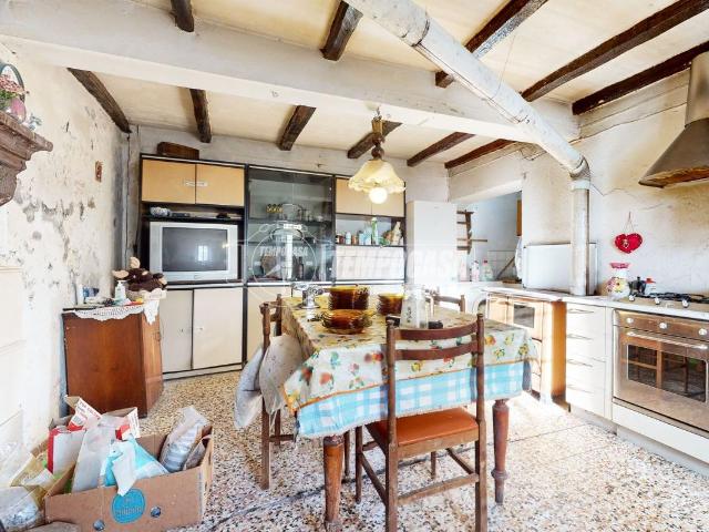 Villa Schiera in vendita a Unione dei comuni Valli del Reno, Lavino e Samoggia, Reggio Emilia