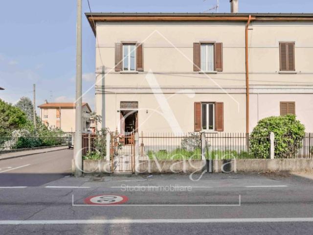 Villa Schiera in vendita a Varano Borghi, Lombardia
