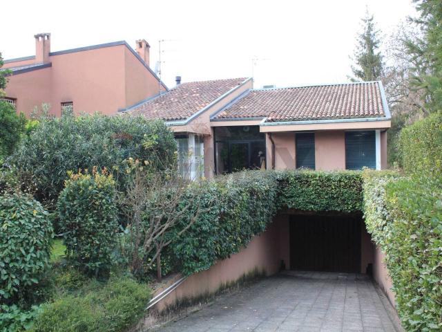 Villa Schiera in vendita a Lissago, Varese