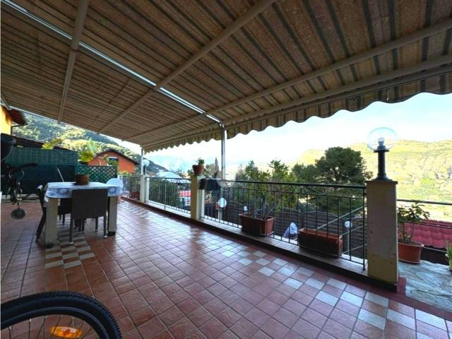 Villa Schiera in vendita a Ventimiglia, Liguria