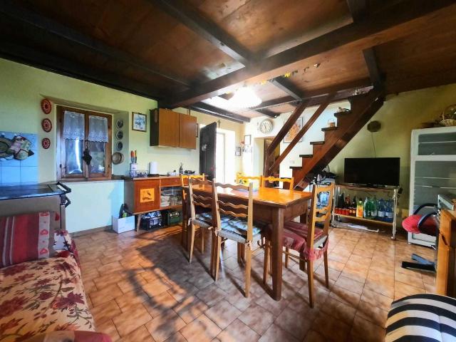 Villa Schiera in vendita a Vernasca, Reggio Emilia
