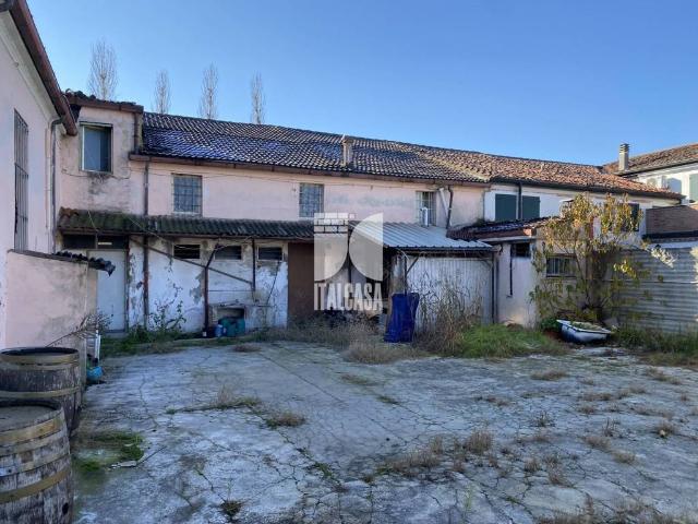 Villa Schiera in vendita a Roncoferraro, Lombardia