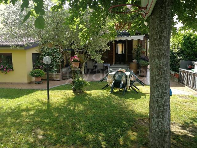 Villa Schiera in vendita a Agliana, Pistoia