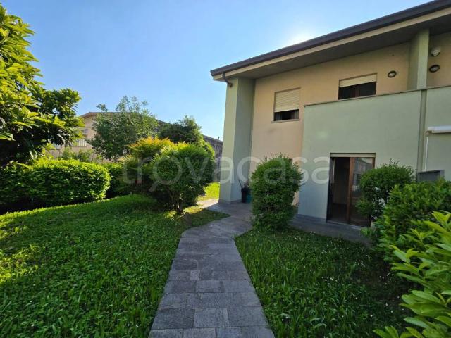 Villa Schiera in vendita a Albano Sant'alessandro, Lombardia