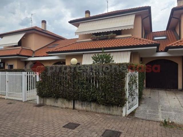 Villa Schiera in vendita a Arconate, Lombardia