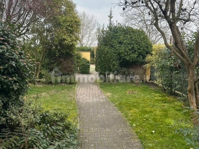 Villa Indipendente in affitto a Buon Pastore-Sant'Agnese-San Damaso, Modena