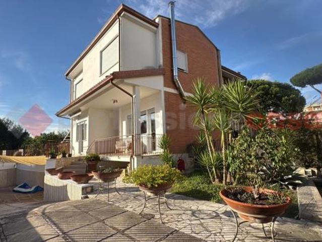 Villa Indipendente in vendita a Terracina, Lazio