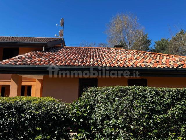 Villa Indipendente in affitto a Appiano Gentile, Lombardia