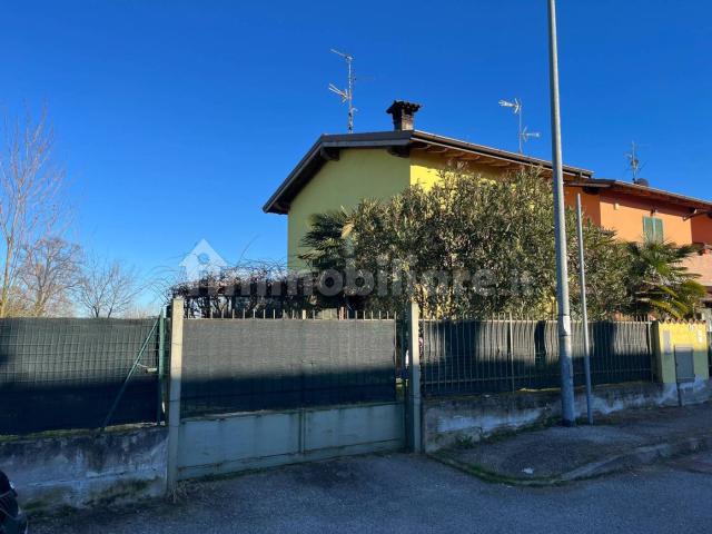 Villa Indipendente in affitto a Chignolo Po, Lombardia