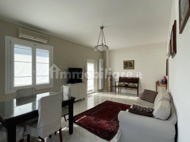 Villa Indipendente in affitto a Padenghe Sul Garda, Lombardia