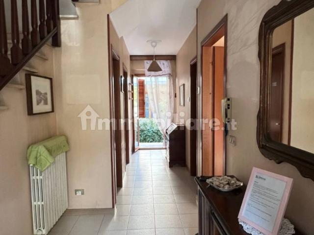 Villa Indipendente in affitto a Marina di sotto, Marche
