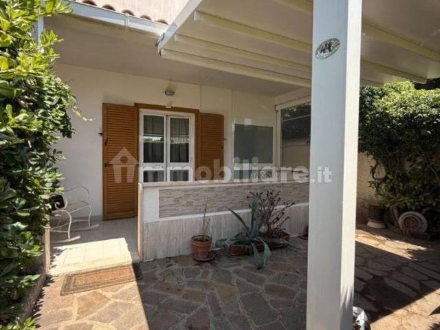 Villa Indipendente in affitto a Lido di Marechiaro, Roma Capitale