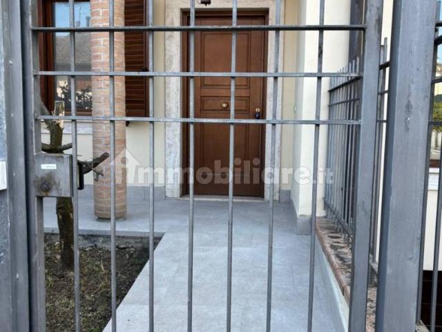 Villa Indipendente in affitto a Frosinone, Lazio