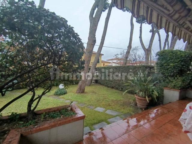 Villa Indipendente in affitto a Intra, Piemonte