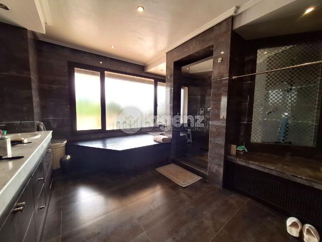 Villa vente à Anfa, Gharb-Chrarda-Beni Hssen