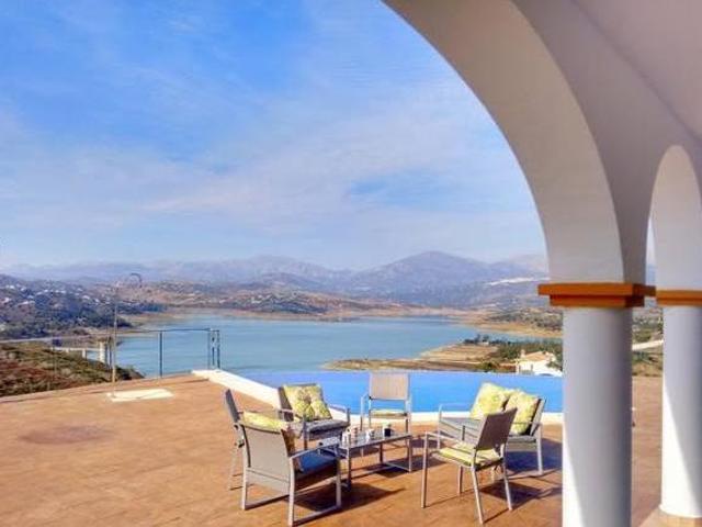 Casa en alquiler en Viñuela, Málaga