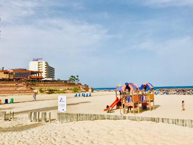 Villa en alquiler en Orihuela, Urbanización La Zenia