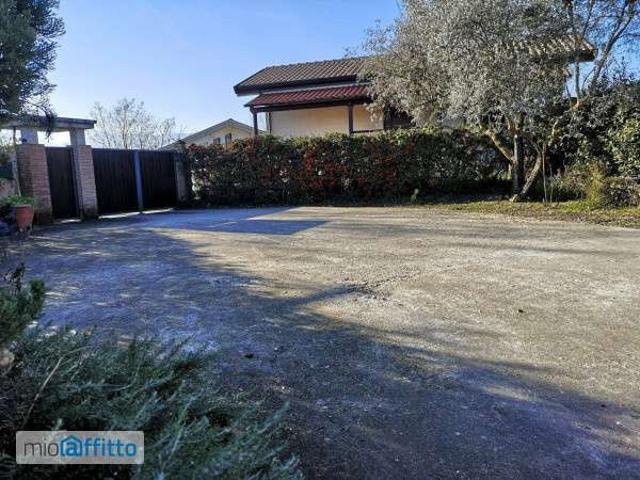 Villa Indipendente in affitto a Frosinone, Lazio