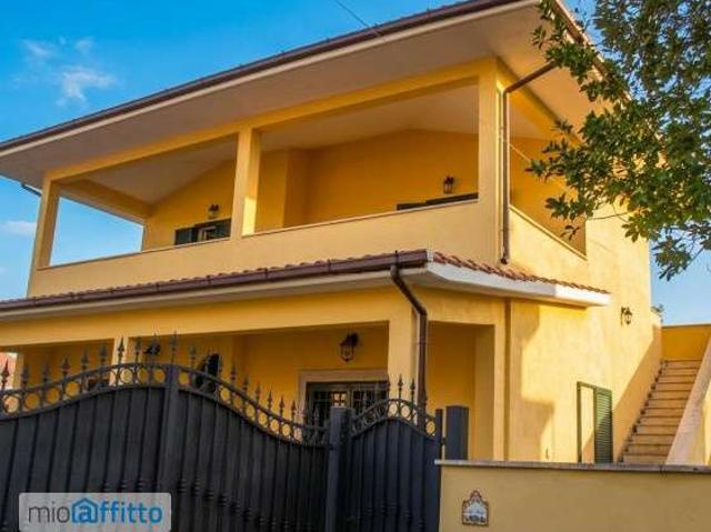 Villa Indipendente in affitto a Lido di Enea, Roma Capitale