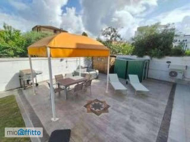 Villa Indipendente in affitto a Lido di Marechiaro, Roma Capitale