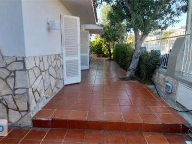 Villa Indipendente in affitto a Municipio 5, Puglia