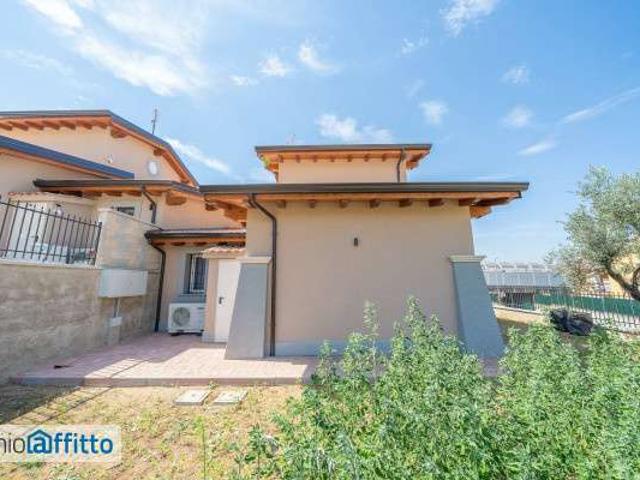 Villa Indipendente in affitto a Finocchio, Roma Capitale
