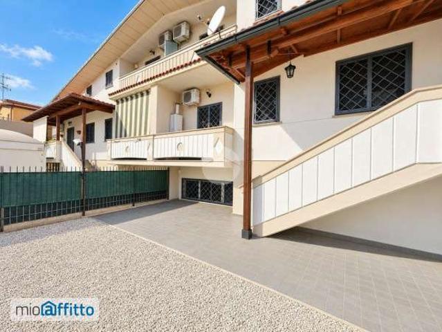 Villa Indipendente in affitto a Torre Angela, Roma