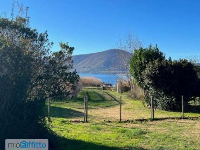 Villa Indipendente in affitto a Caprarola, Lazio