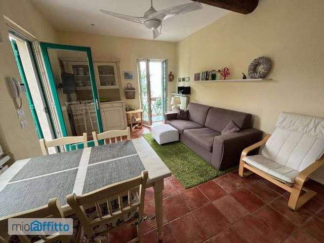 Villa Indipendente in affitto a Riva Di Solto, Lombardia