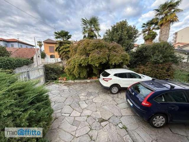 Villa Indipendente in affitto a Angera, Varese