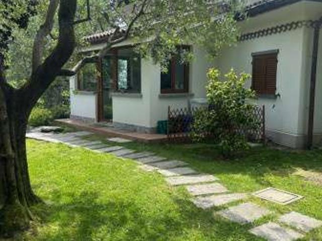 Villa Indipendente in affitto a Casciago, Lombardia