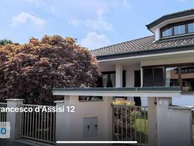 Villa Indipendente in affitto a Magnago, Lombardia