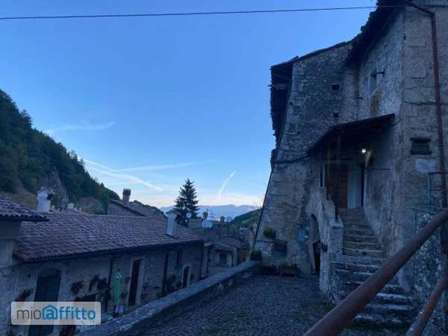 Villa Indipendente in affitto a Rocca Pia, Abruzzo