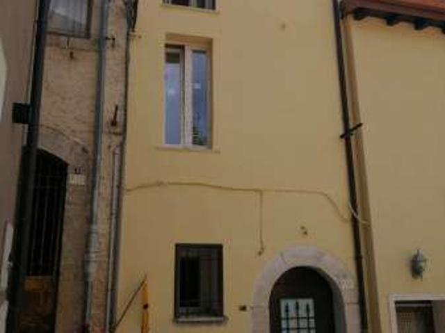 Villa Indipendente in affitto a Castel Di Sangro, Abruzzo