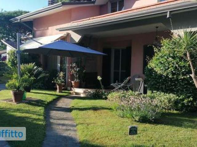 Villa Indipendente in affitto a Montignoso, Toscana