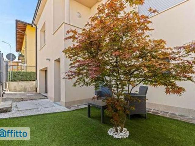 Villa Indipendente in affitto a Revellino, Lodi