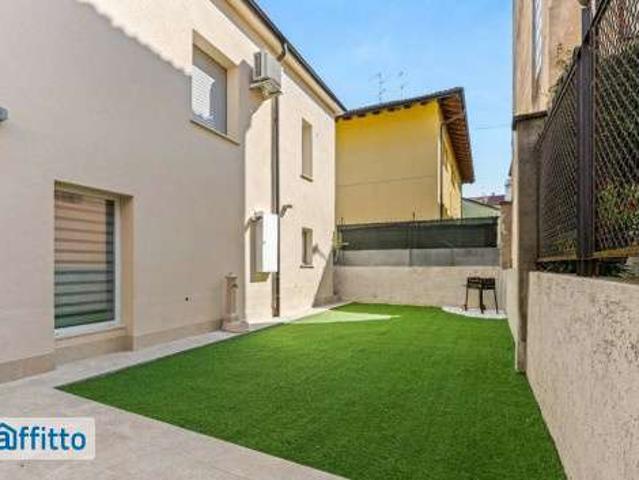 Villa Indipendente in affitto a Revellino, Lodi