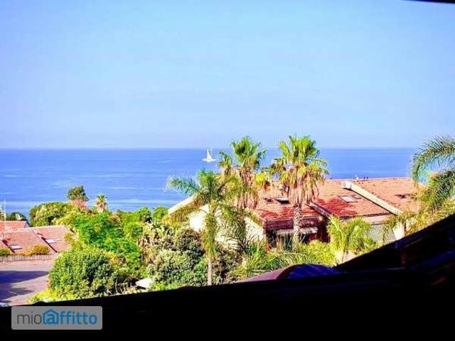 Villa Indipendente in affitto a Capomulini, Acireale