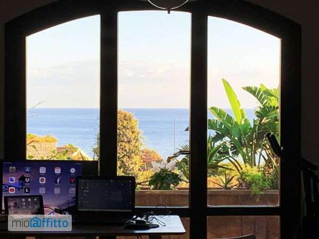 Villa Indipendente in affitto a Capomulini, Acireale