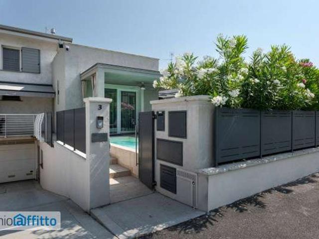 Villa Indipendente in affitto a Lugana, Sirmione