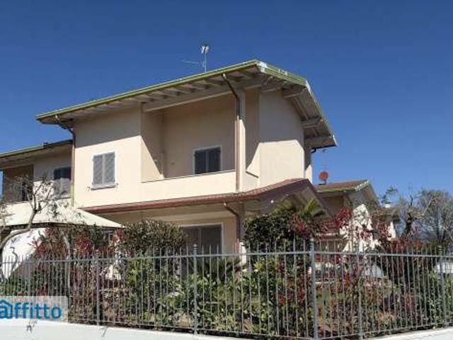 Villa Indipendente in affitto a Crociale, Manerba Del Garda